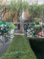 Lion University & Youth Hostel Milan