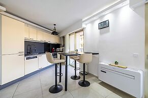 Apt With Terrace and sea View, 2min From the Beach