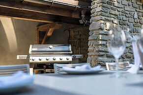 Exceptional 12P Chalet With Sauna and Jacuzzi
