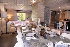 Exceptional 12P Chalet With Sauna and Jacuzzi