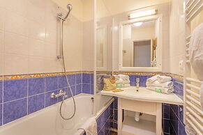 Riverfront Retreat Near Cannes