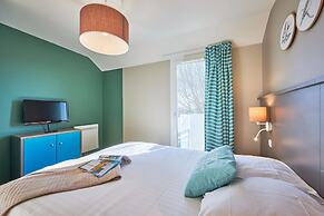 Coastal Chalet for 6 With Pool