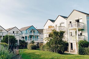 Coastal Chalet for 6 With Pool