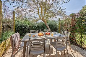 Coastal Chalet for 6 With Pool