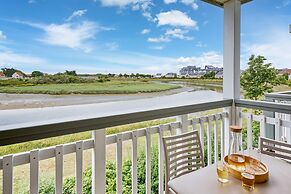 Coastal Chalet for 6 With Pool