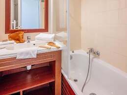 8-person Scenic Landes Forest Apartment