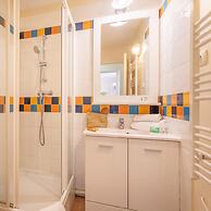 Apartment With Wave Pools Access