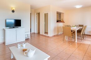 Apartment With Wave Pools Access