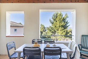 Holiday Stay With Sleeping Alcove