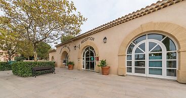 4-person Riverfront Escape