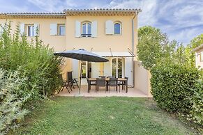 Stay With Private Outdoor Space