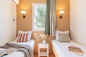 Stay With Private Outdoor Space