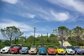 Stay With Private Outdoor Space