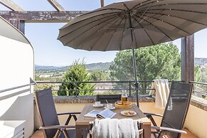 Stay With Private Outdoor Space