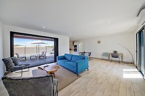 Lecci Retreat Near Cala Rossa Beach