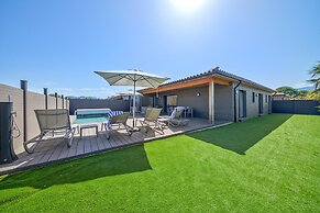 Lecci Retreat Near Cala Rossa Beach