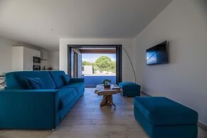 Lecci Retreat Near Cala Rossa Beach