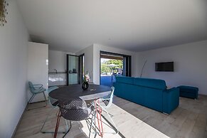 Lecci Retreat Near Cala Rossa Beach