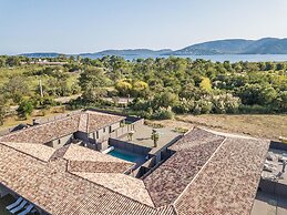 Lecci Retreat Near Cala Rossa Beach