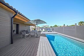 Green Corsican Oasis With Pool