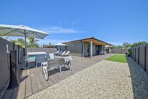 Green Corsican Oasis With Pool
