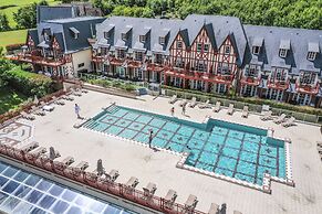 Luxe Normandy Duplex for 8 With Pool