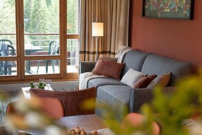 Mountain View Retreat With Balcony for 8