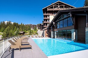 Mountain View Retreat With Balcony for 8