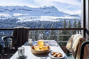 Mountain View Retreat With Balcony for 8