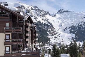 Mountain View Retreat With Balcony for 8