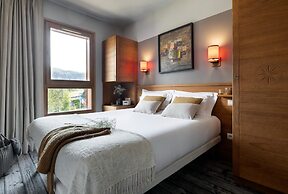 Mountain View Retreat With Balcony for 8