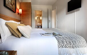 Mountain View Retreat With Balcony for 8