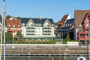Deauville Duplex for 6 With Terrace