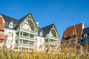 Deauville Duplex for 6 With Terrace