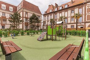 Deauville Duplex for 6 With Terrace