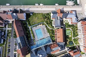 Deauville Duplex for 6 With Terrace