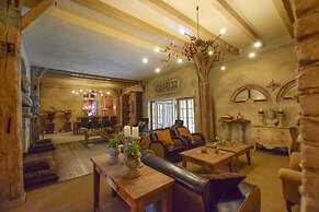 Charming Home With Hot Tub