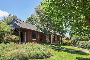 Stunning Bungalow With Pool for 6