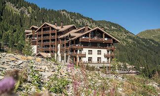 Retreat With Spa Access