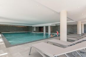 Retreat With Spa Access
