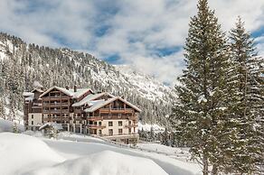 Retreat With Spa Access