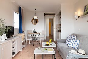 Stunning 4-person Sea View Haven