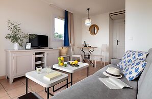 Stunning 4-person Sea View Haven