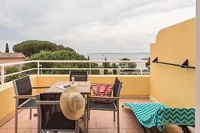 Stunning 4-person Sea View Haven