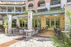 Stunning 4-person Sea View Haven