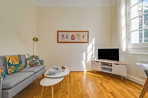 1bdr/2p Apt - Near Monceau et Arc de Triomphe