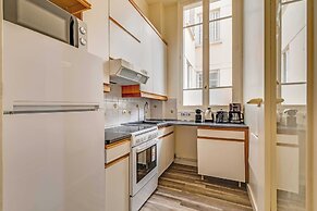 1bdr/2p Apt - Near Monceau et Arc de Triomphe