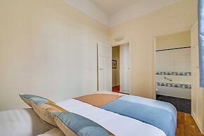 1bdr/2p Apt - Near Monceau et Arc de Triomphe