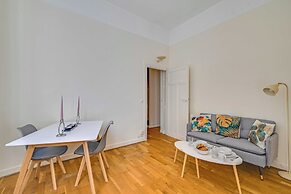 1bdr/2p Apt - Near Monceau et Arc de Triomphe