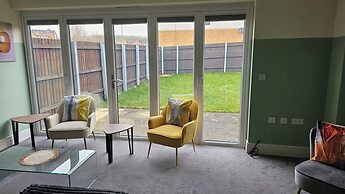 House Sleeps 8 With Wifi
